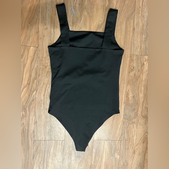 ReoRia Classic Black Bodysuit - Picture 3 of 6